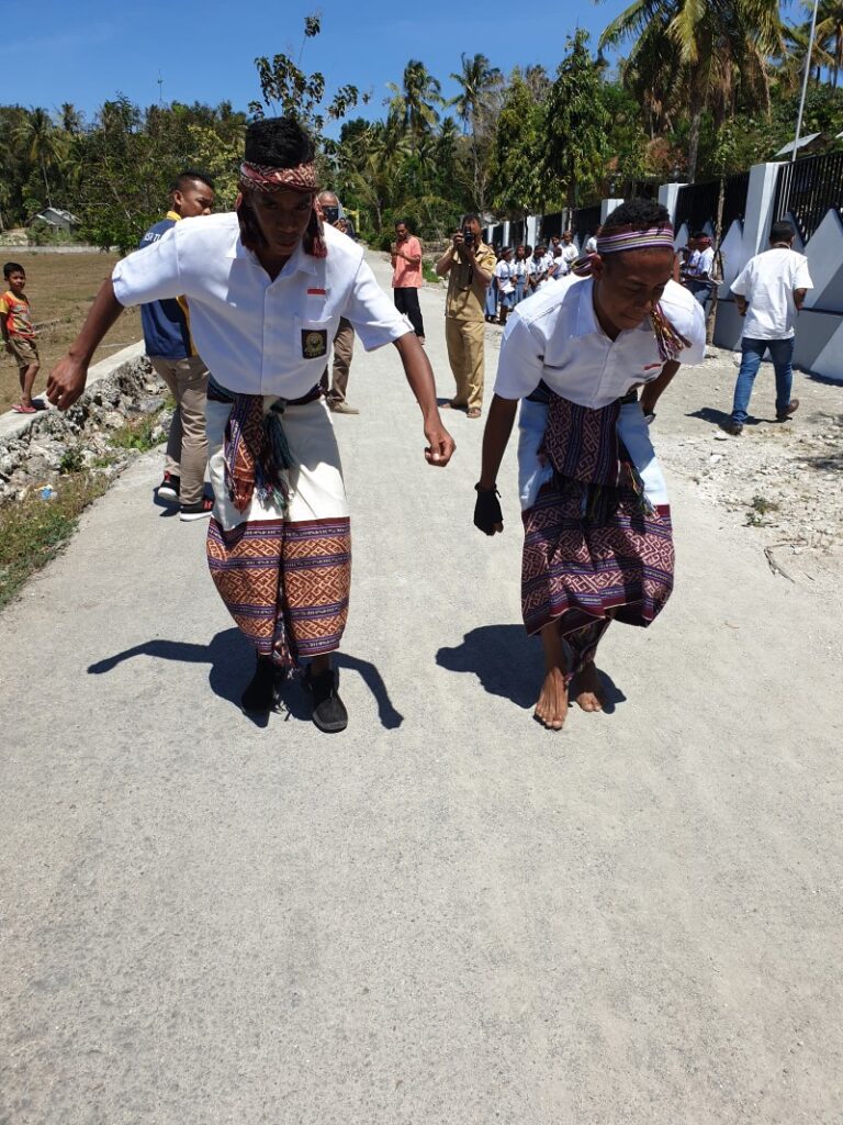 Race between West Timorese Villagers