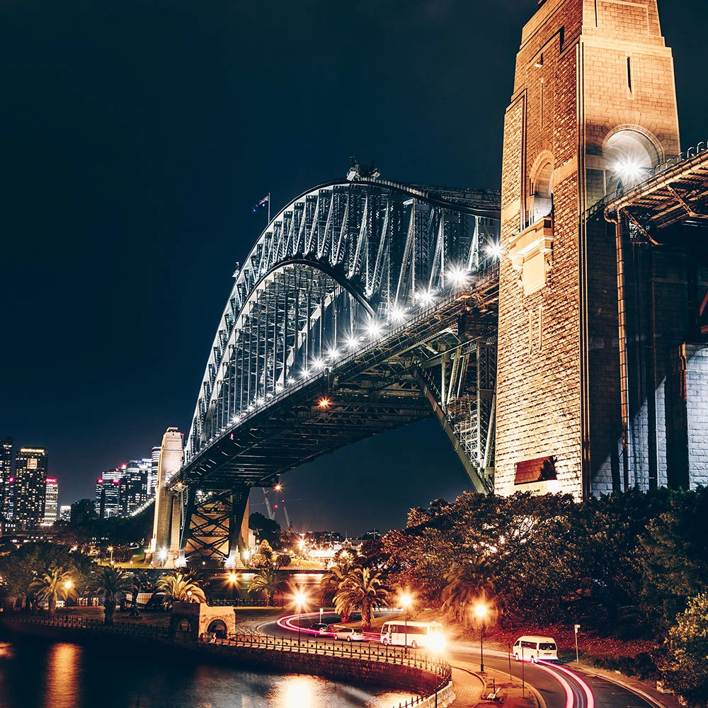Night view of the Sydney Bridge