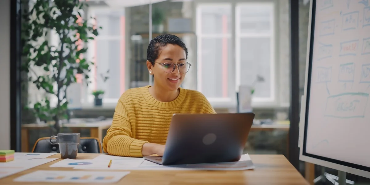 young woman at a computer applying to get overseas medical qualifications recognized in Australia